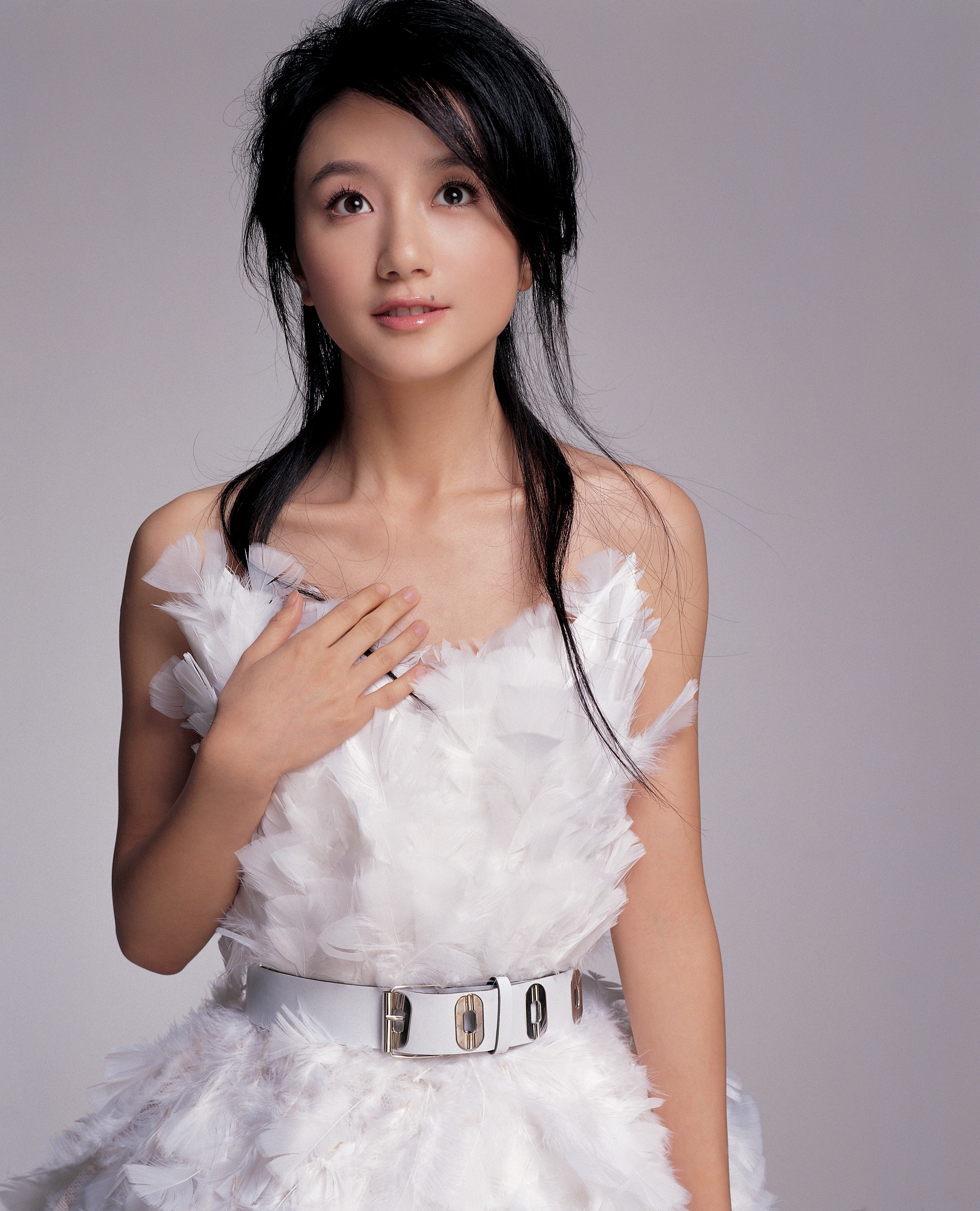 李倩古灵精怪纯真无暇的气质扑面而来给人带来了一种美的享受