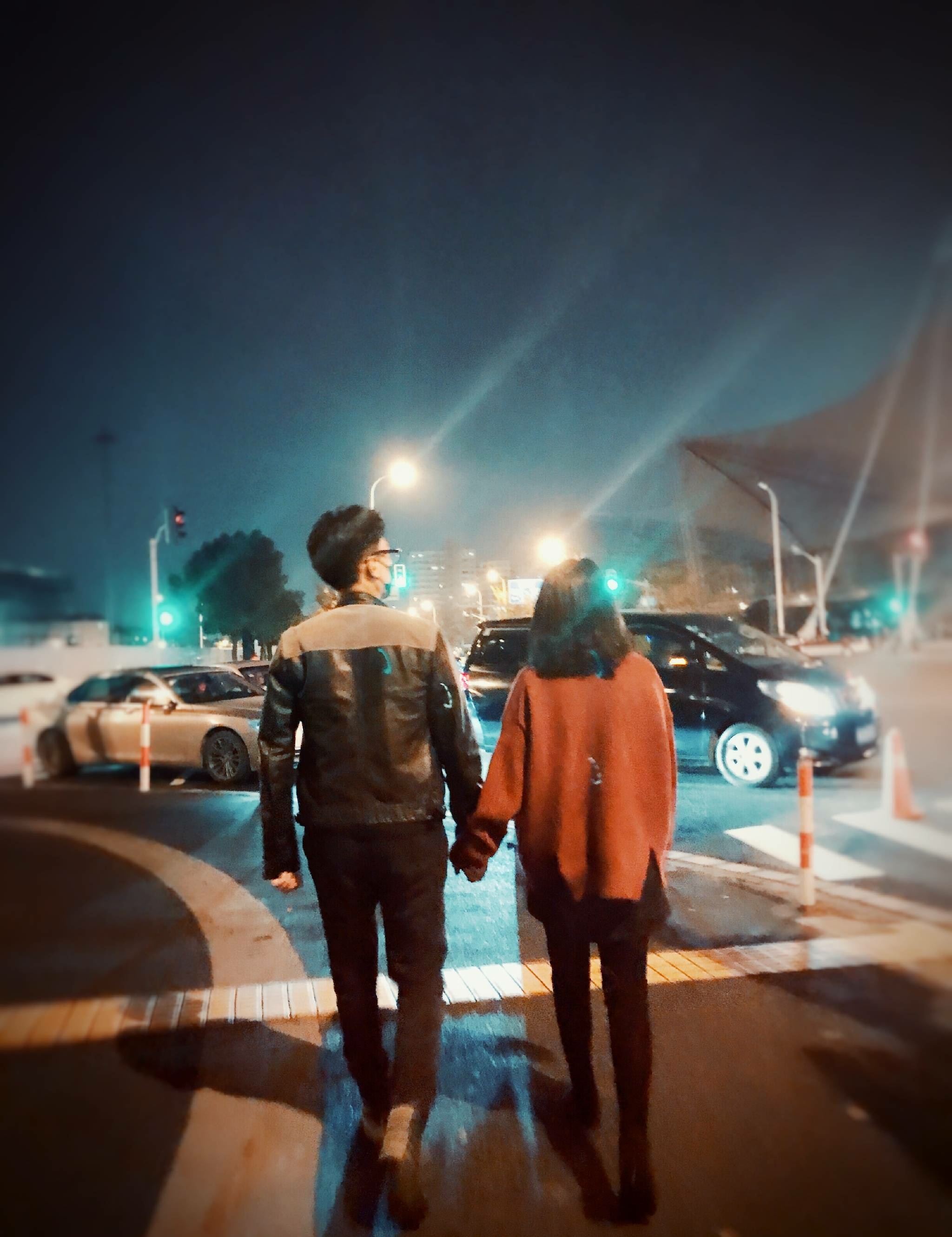 李佳是上辈子拯救了银河系?看她和靳东的合照,连背影都那么有爱