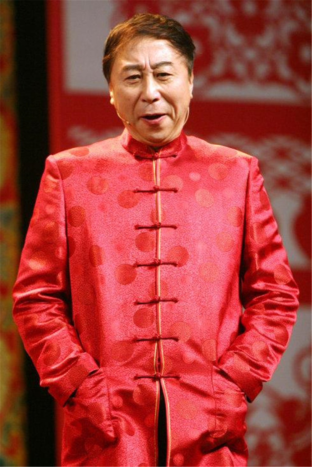 冯巩蔡明年年都上春晚,他们这样真的好吗?