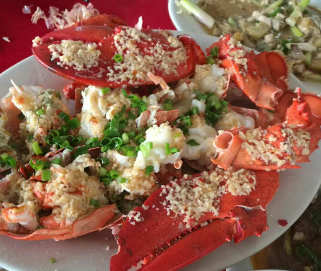 朋友请客深圳小渔村海鲜大餐,龙虾螃蟹小鲍鱼一桌大家猜猜多少钱