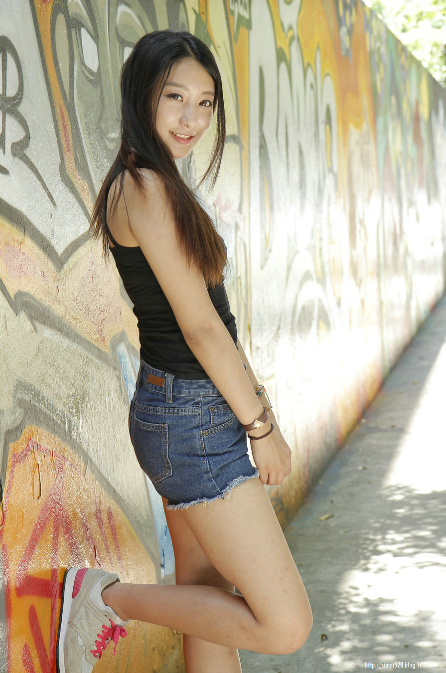 车模热裤高挑美女吴小葵