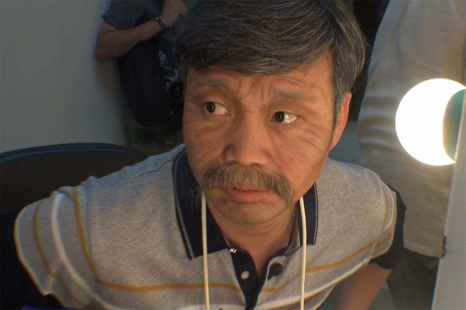 王迅的4个造型,第一张老,第二张憨,第三张疯,最后一个要笑懵