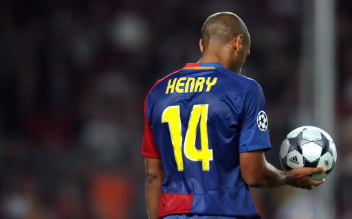 身披14号战袍的足球明星