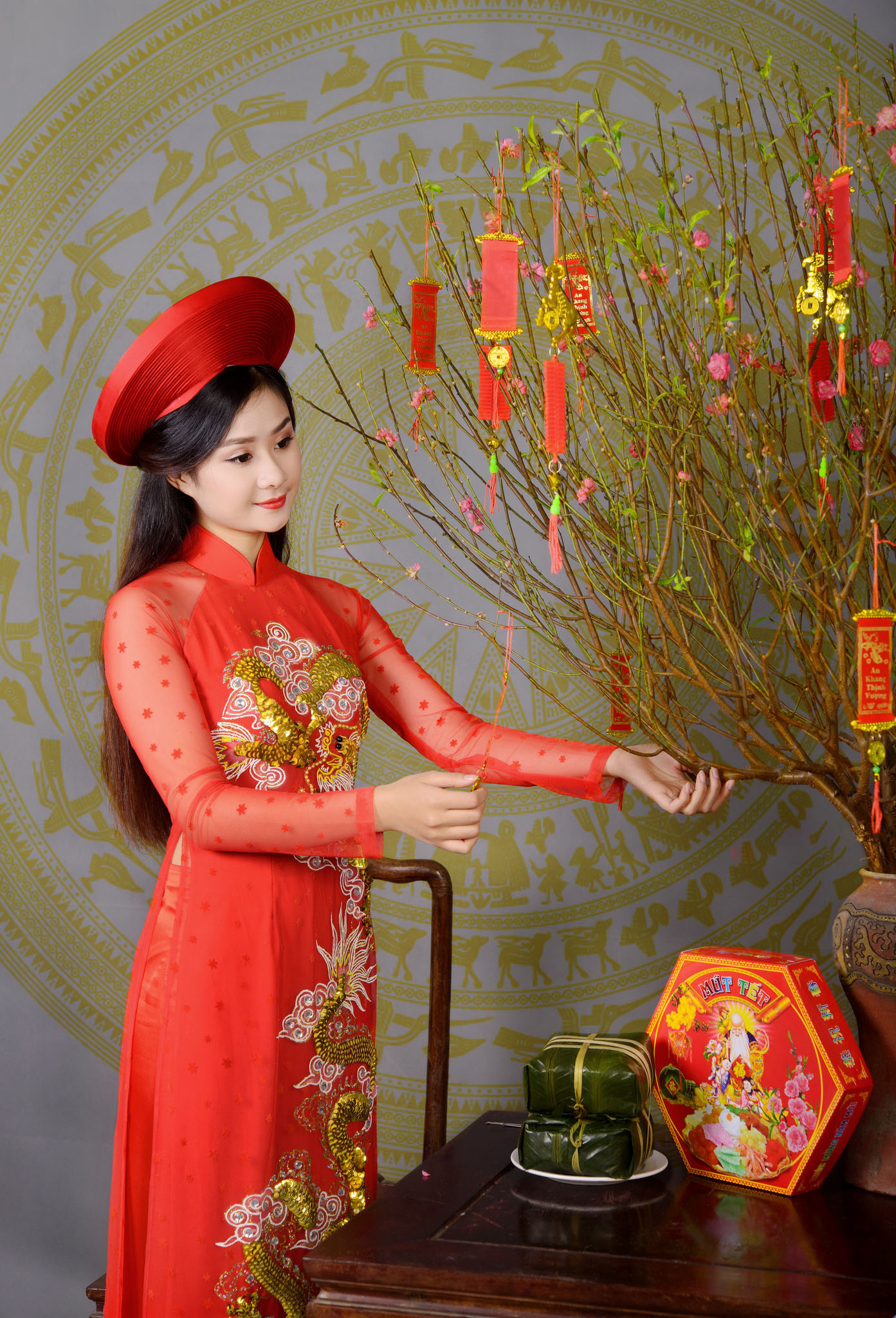 越南女孩的新年照天然美,传统服装显身材