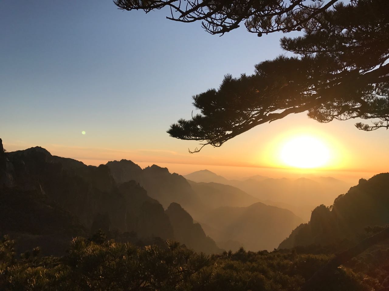 2018来黄山光明顶看日出,赏黄山四绝之一的迎客松