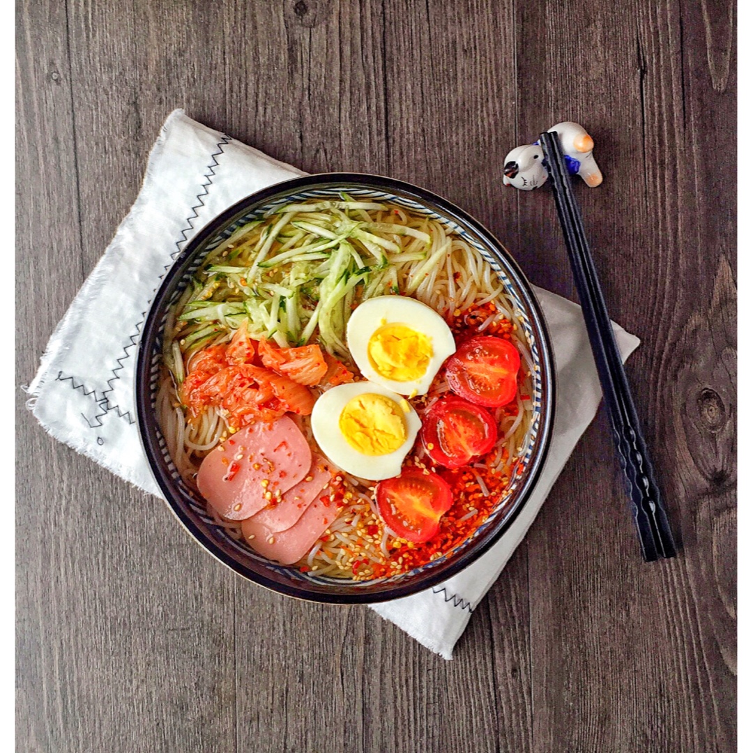 舌尖上的美食诱惑之韩国冷面,美味爽口,看着就让人眼馋了