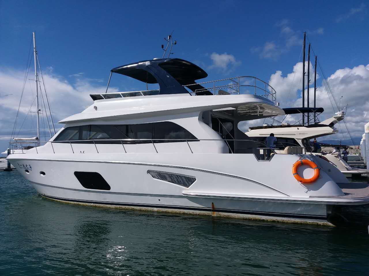 三亚的这些游艇,点缀了三亚的美