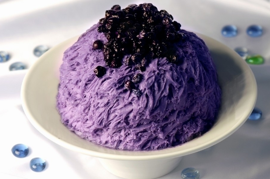 诱人的蓝莓绵绵冰,蓝莓香扑鼻而来