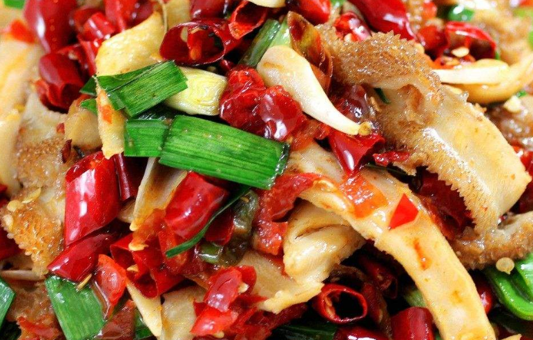 双椒炒牛肚丝,这么烹饪吃起又酸辣又美味?