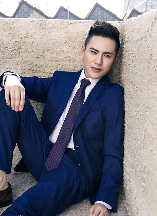 他是《芳华》里的朱克,参演《金玉良缘》,被称作为京城小戏痴