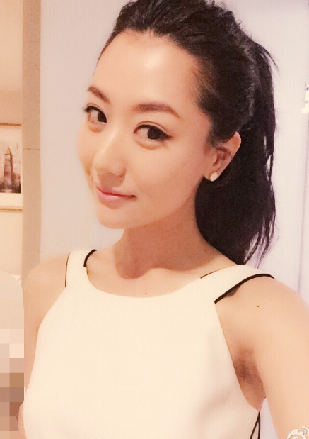 白冰:优质的面容,气质高贵!