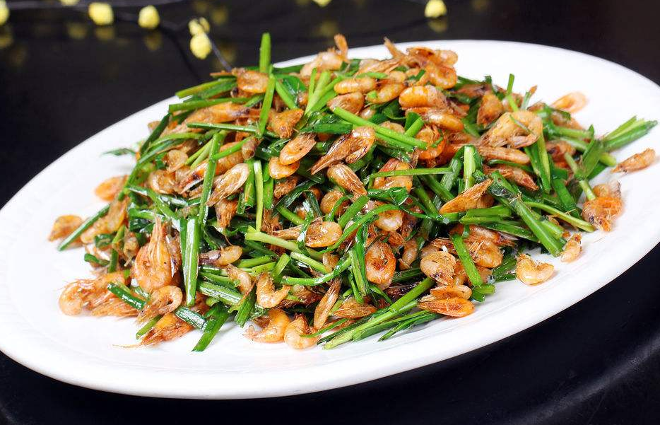 给大家推荐一款春天的美味菜肴 韭菜炒河虾