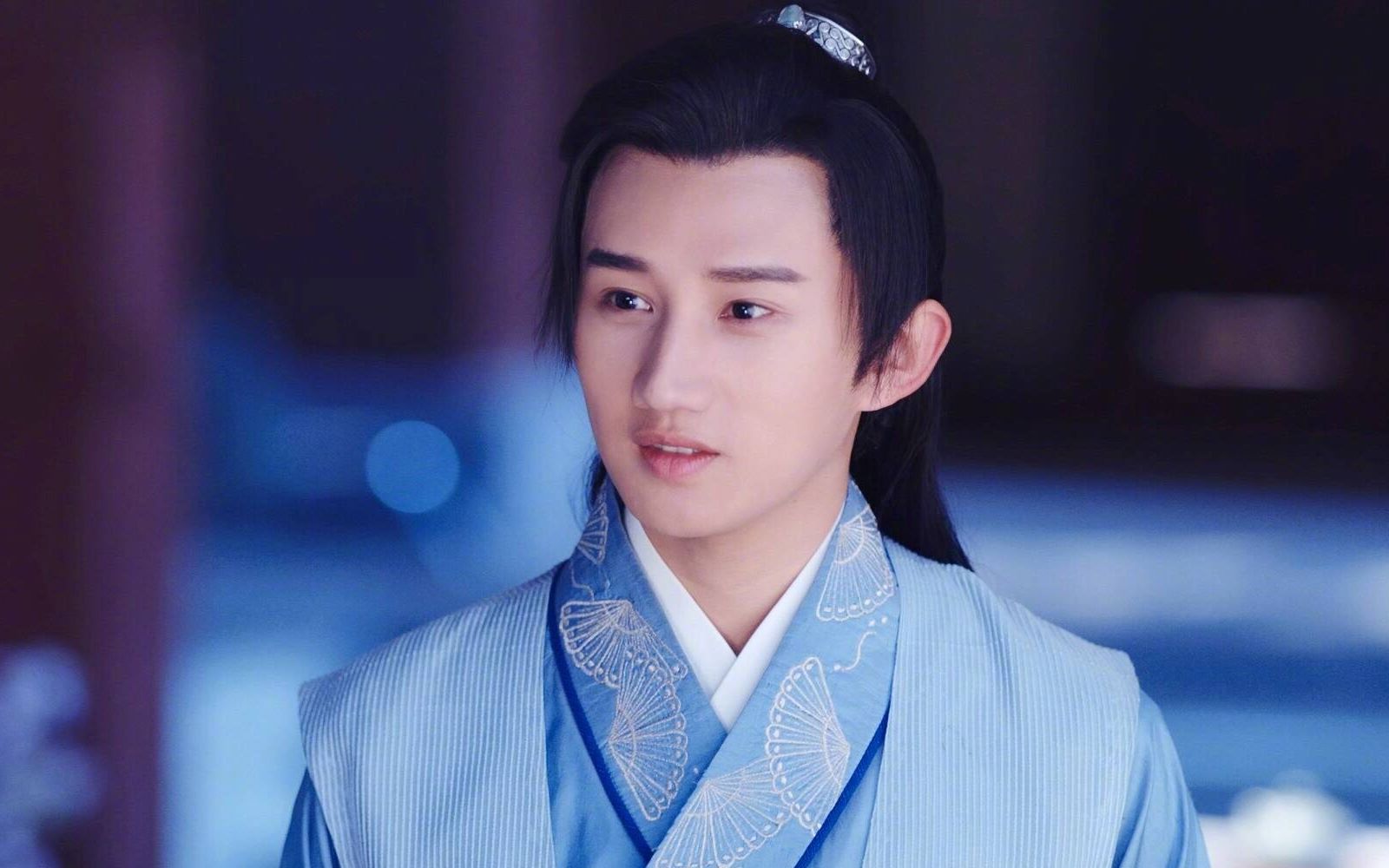 出道11年不温不火,被唐嫣力捧迅速走红!年龄却一直是个未知数