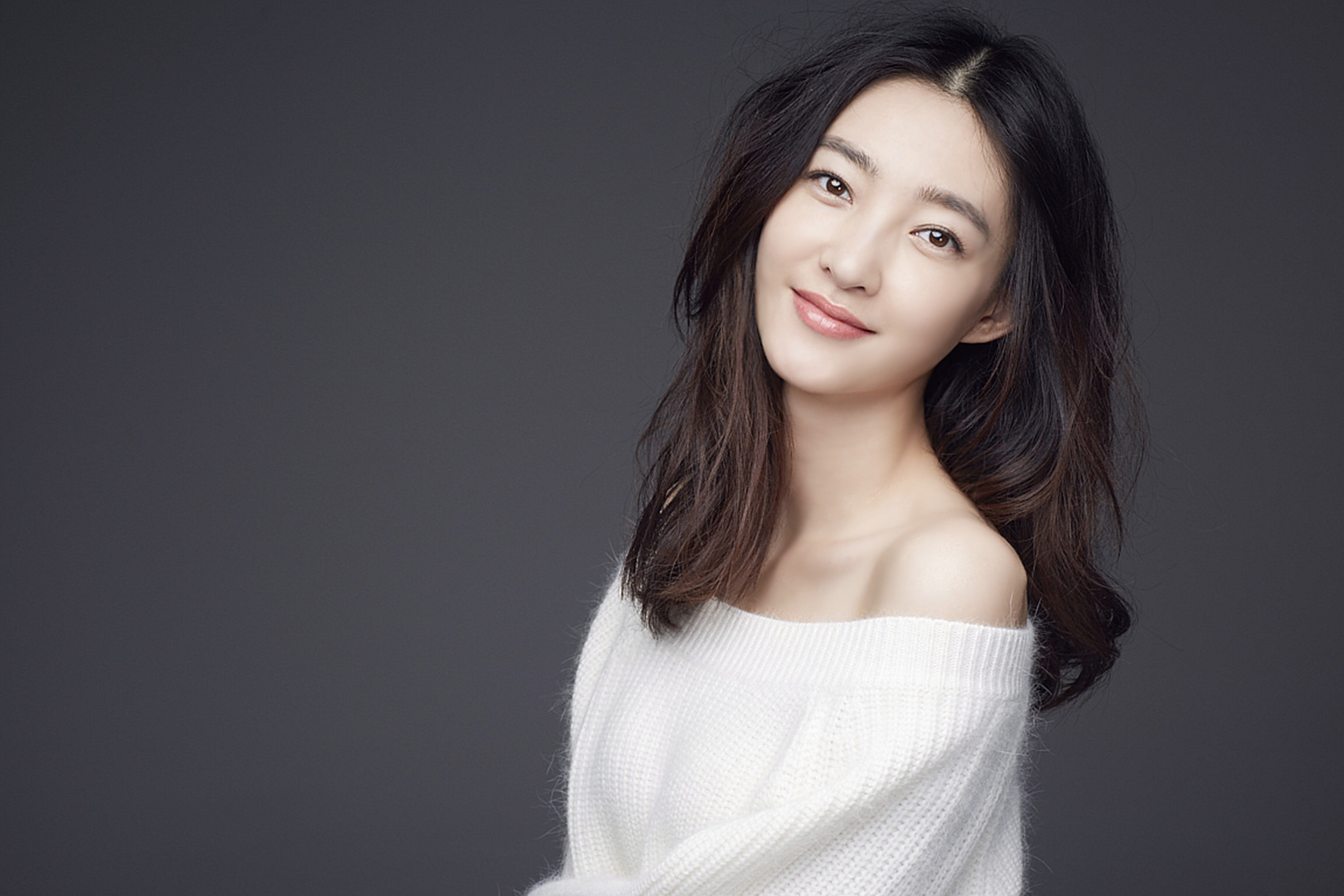 王丽坤素颜女神,清纯如邻家女孩,清冷又新鲜,如出水芙蓉!