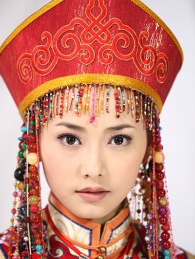 《还珠格格》两代塞娅公主貌美灵动,她们的现状怎么样了?