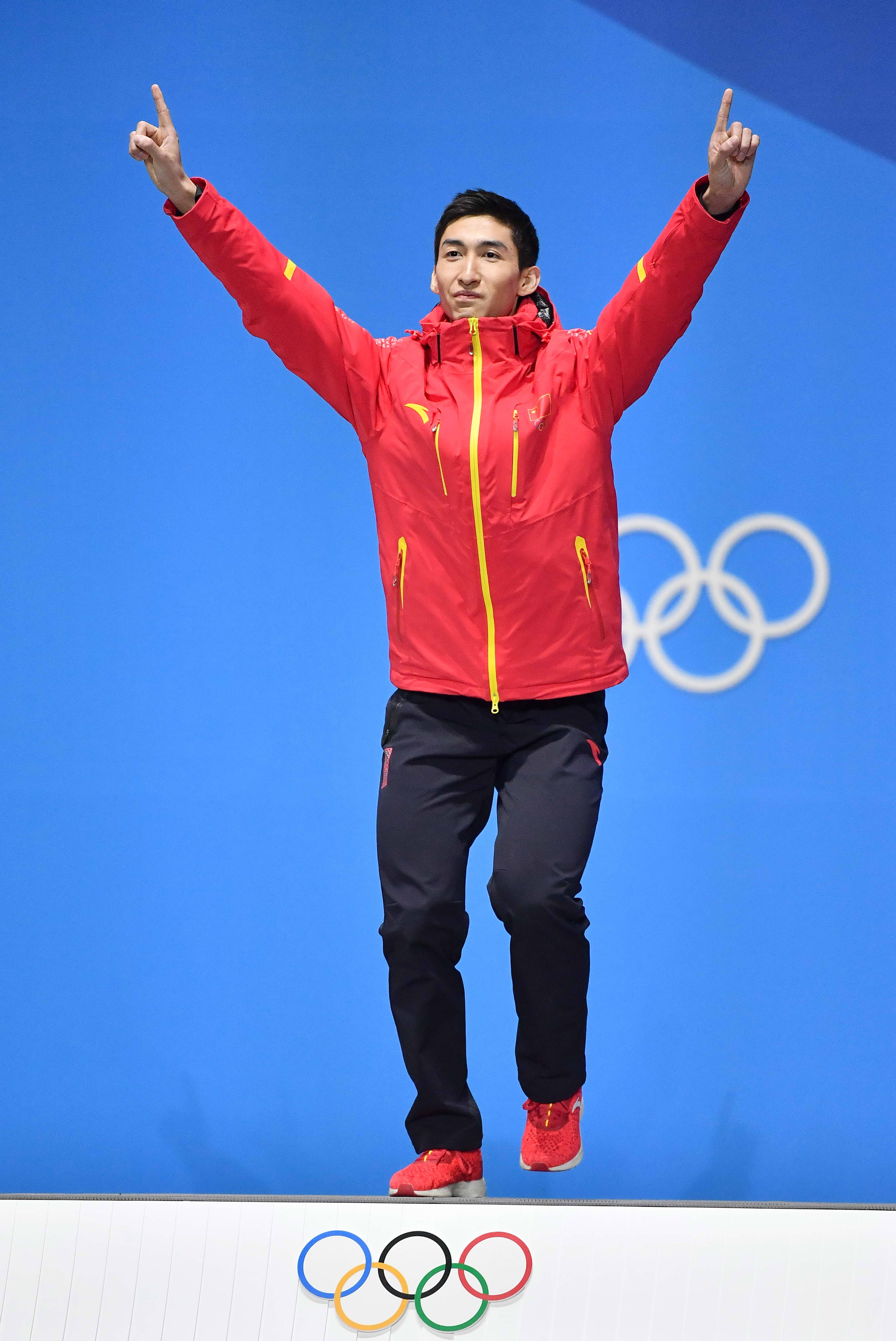 武大靖登上平昌冬奥会短道速滑男子500米最高领奖台