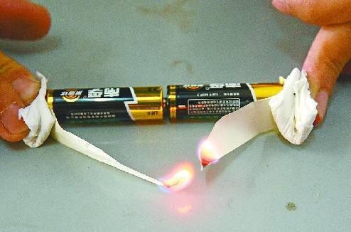 一节小电池加个口香糖就能生火,生活中几个简单有趣的科学小技巧