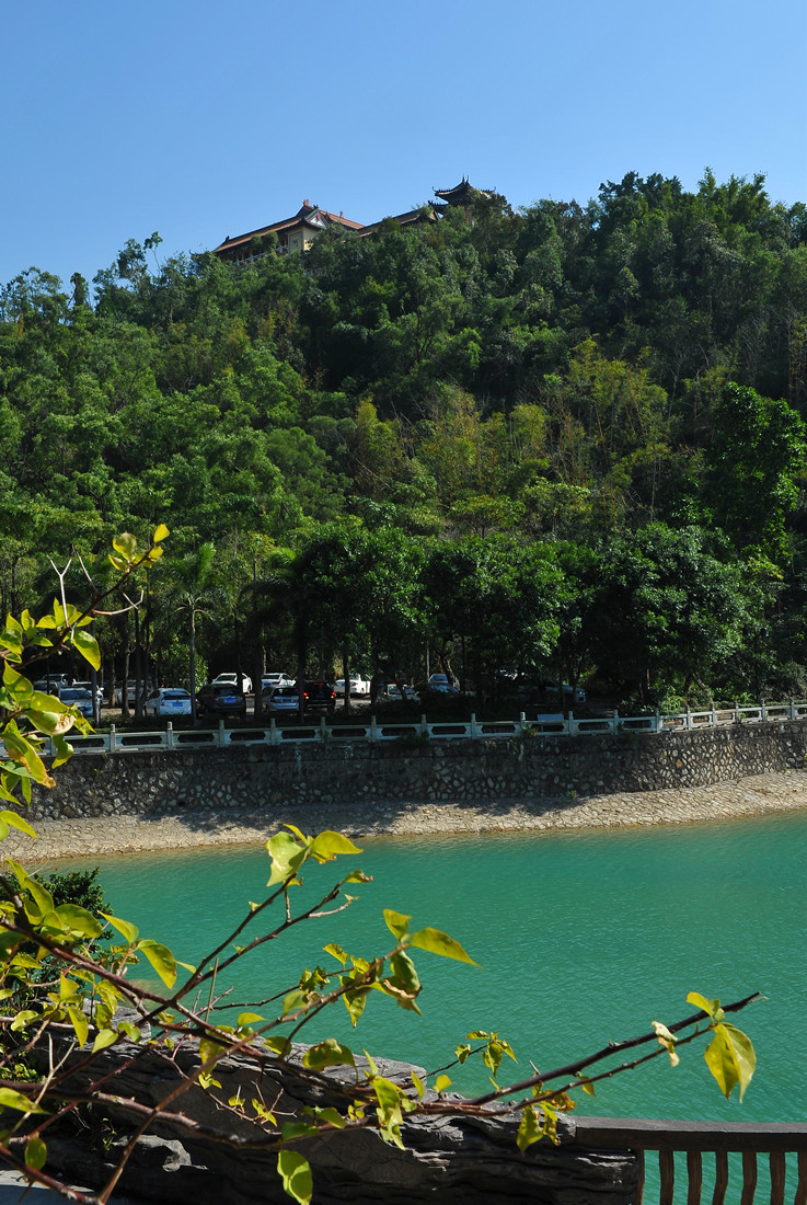 《风景摄影》晴天的金台寺,湖面波光粼粼