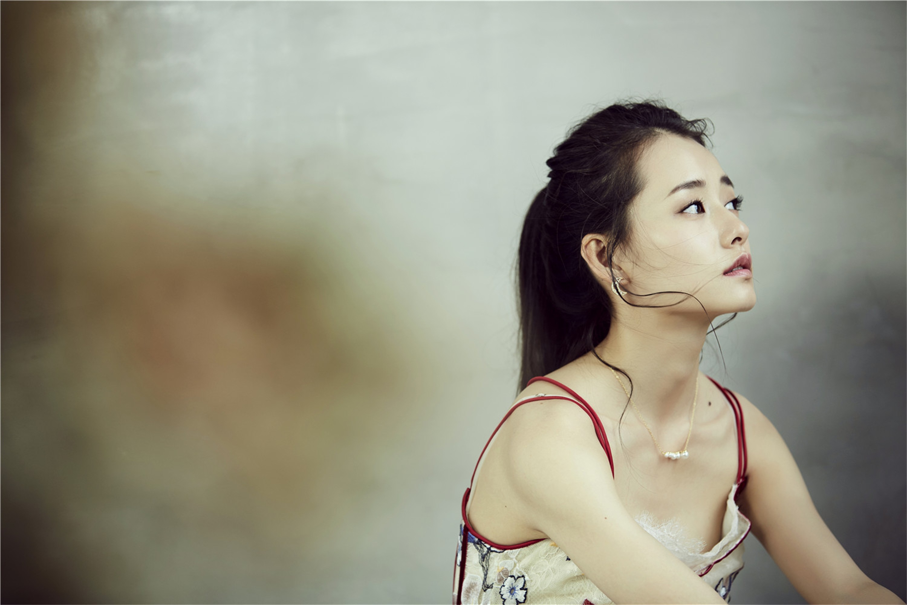 她在《先遣连》剧中饰演刘翠翠,你记得那个倔强不服输让鲜花吗