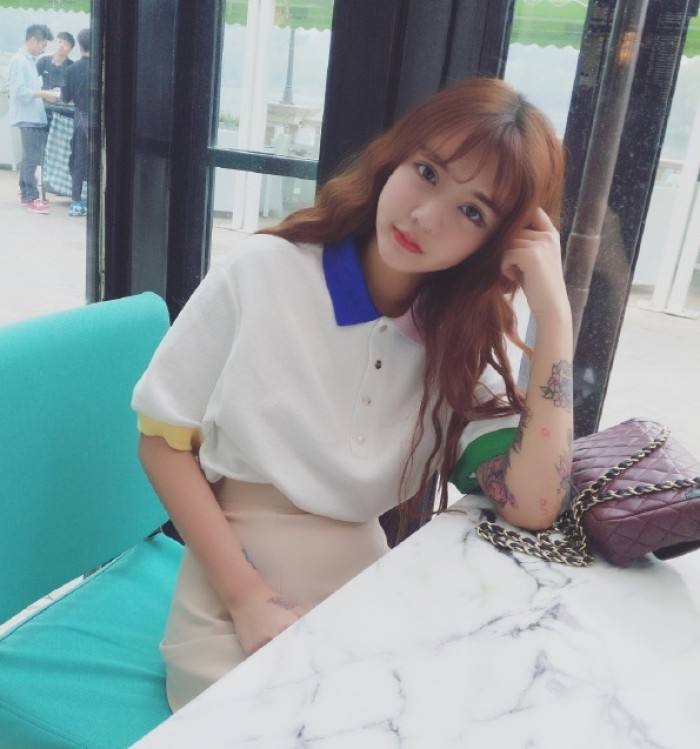 曾经变形记的李耐阅现在不仅没有变好,还染上了抽烟,整容,吸毒,不过整