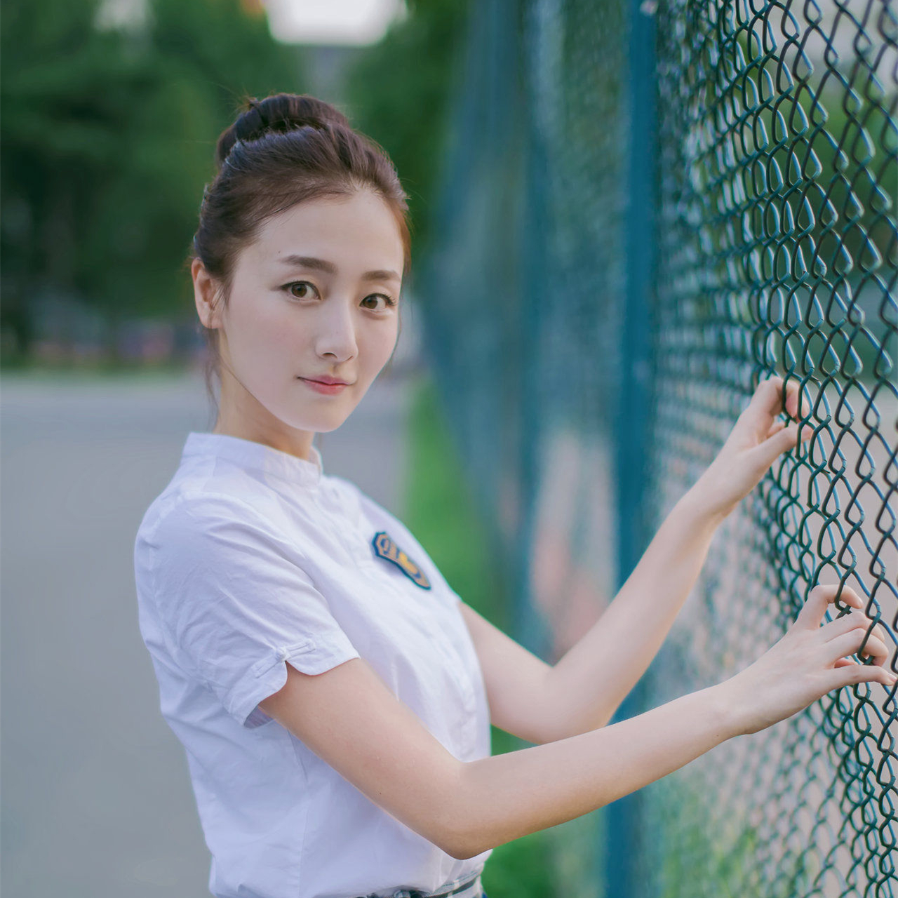 叶青犹如调皮的森林精灵,灵气十足,她身上散发着迷人的独特魅力