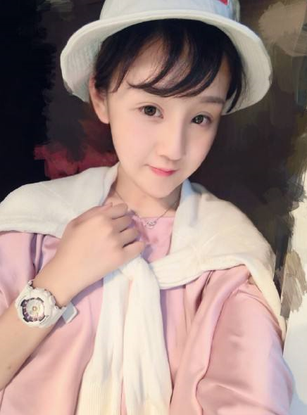 曾经变形记的李耐阅现在不仅没有变好,还染上了抽烟,整容,吸毒,不过整