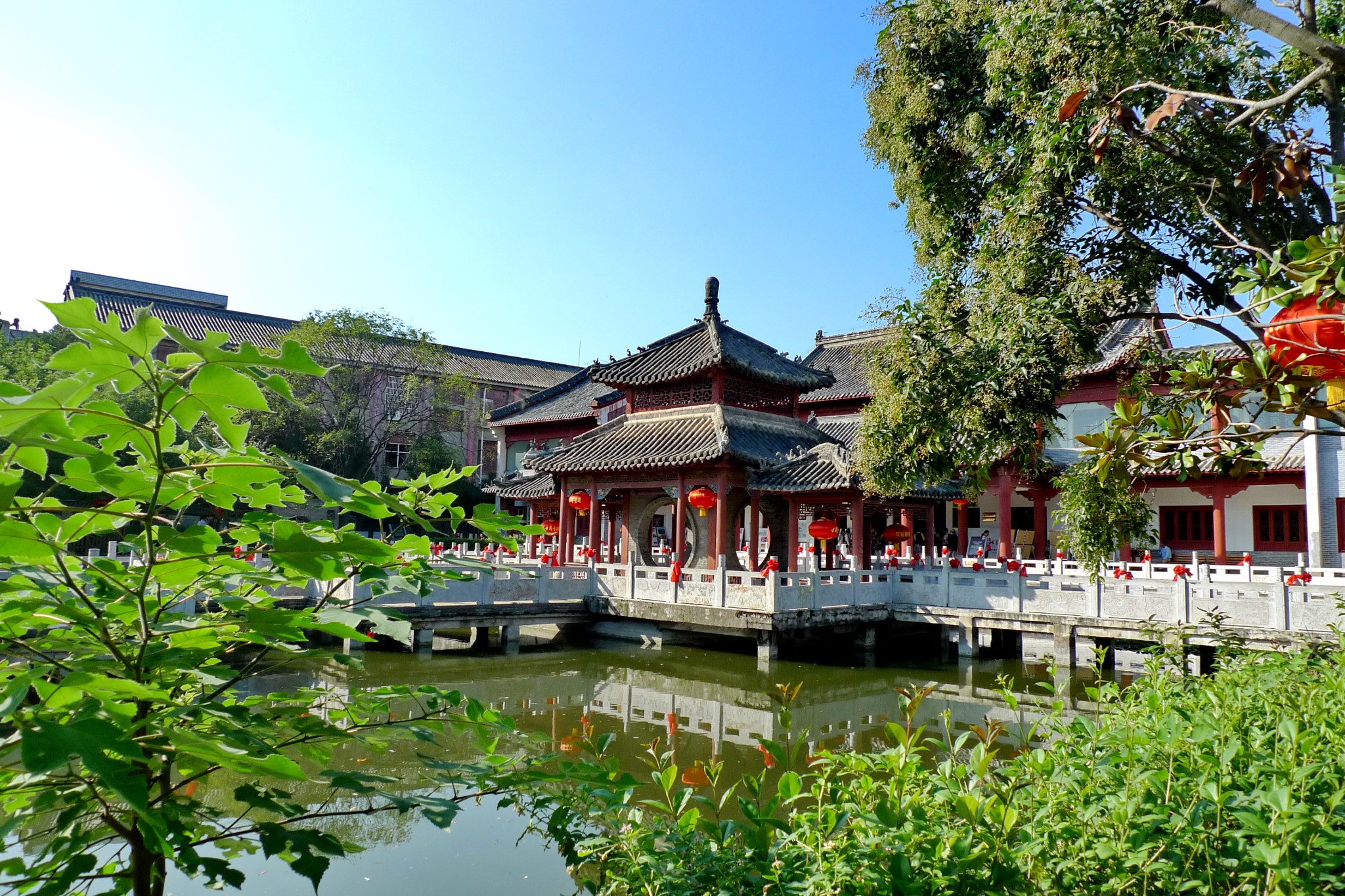 华祖庵,原名华祖庙,为亳州一大胜迹.华祖庵建于何时已不可考.清代乾隆