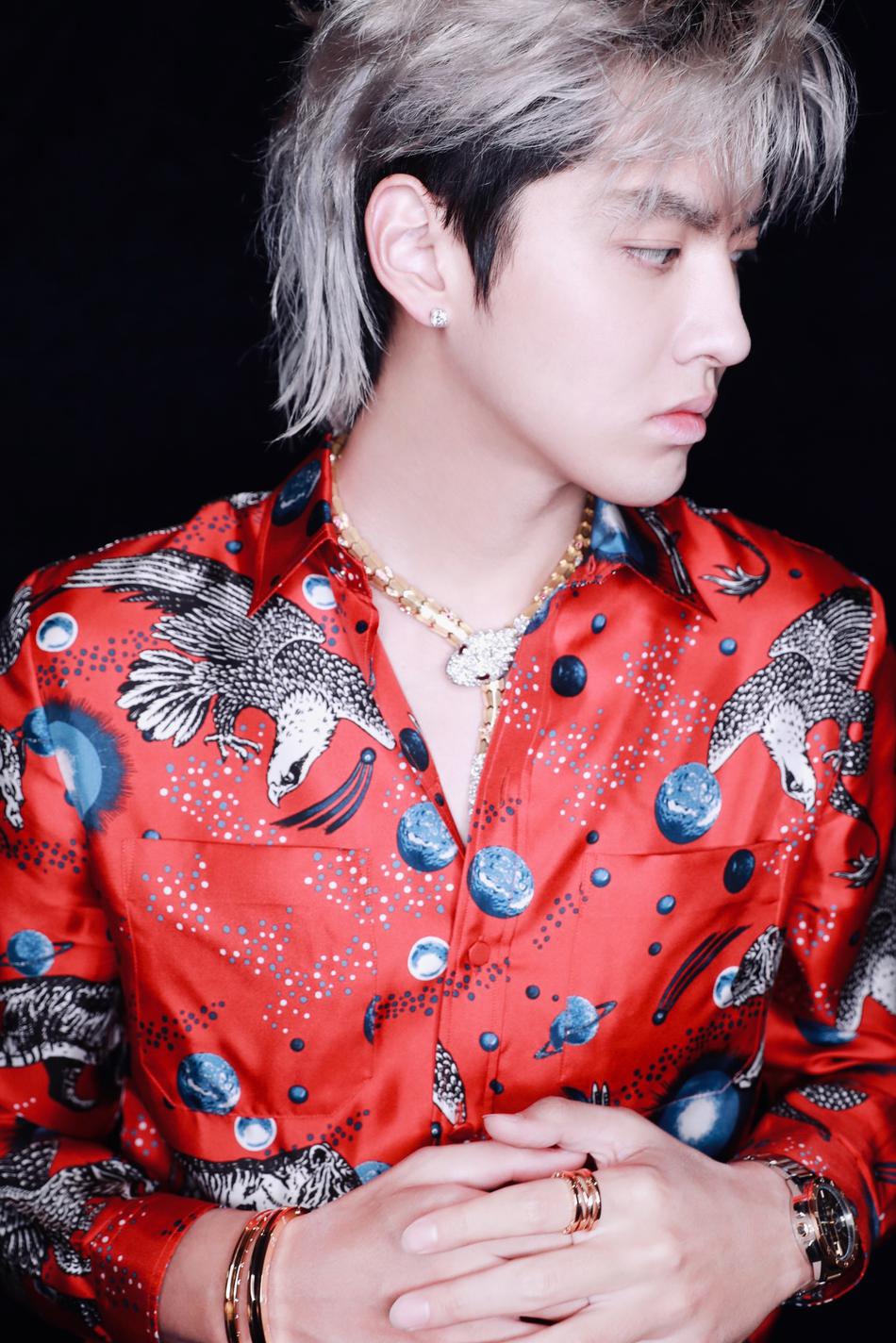 吴亦凡:bvlgari宝格丽品牌代言人,亮眼红色装扮气场全开