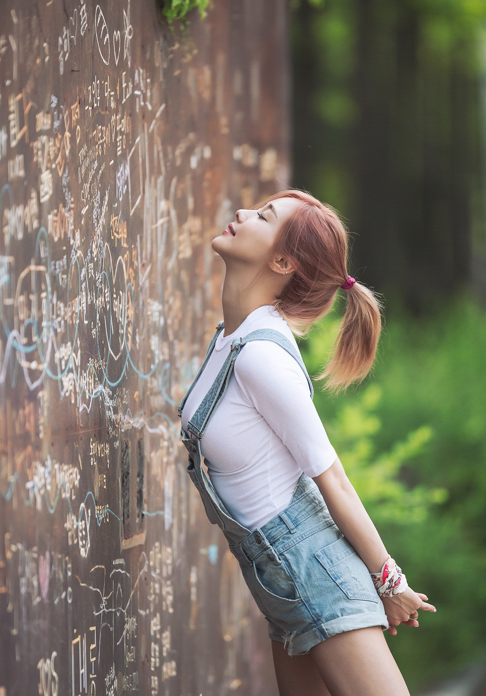 美女金荷律可爱背带牛仔