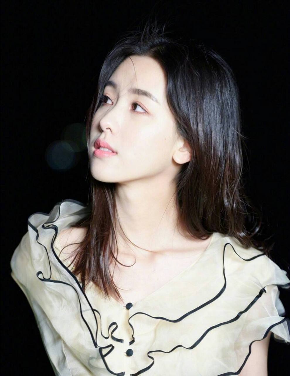 一见钟情的初恋脸#陈都灵演《左耳》的时候,我们就觉得她的颜值很高