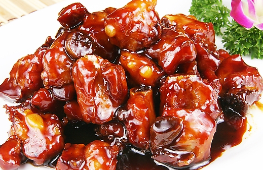 川味糖醋排骨酸甜微咸,具有滋阴润燥,益精补血的功效