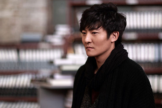 四位嘉宾中就郭京飞最年轻,所以他自然成了本期节目的搞笑担当