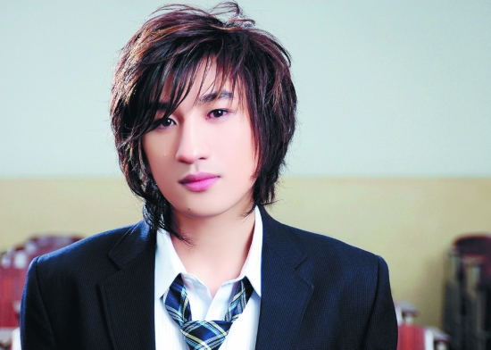 后弦曾连续三年获广西大学校园十大歌手称号