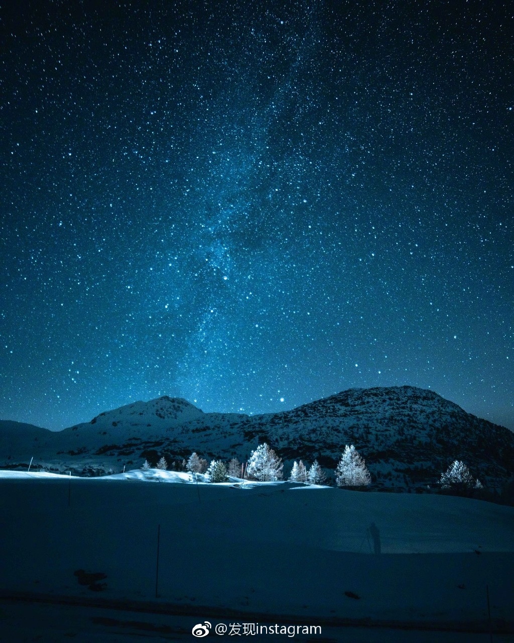 静谧唯美治愈的蓝色星空壁纸