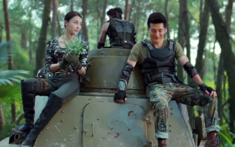 《怒江之战》小分队来到长满蒲公英的地方,却意外发现一个山洞!