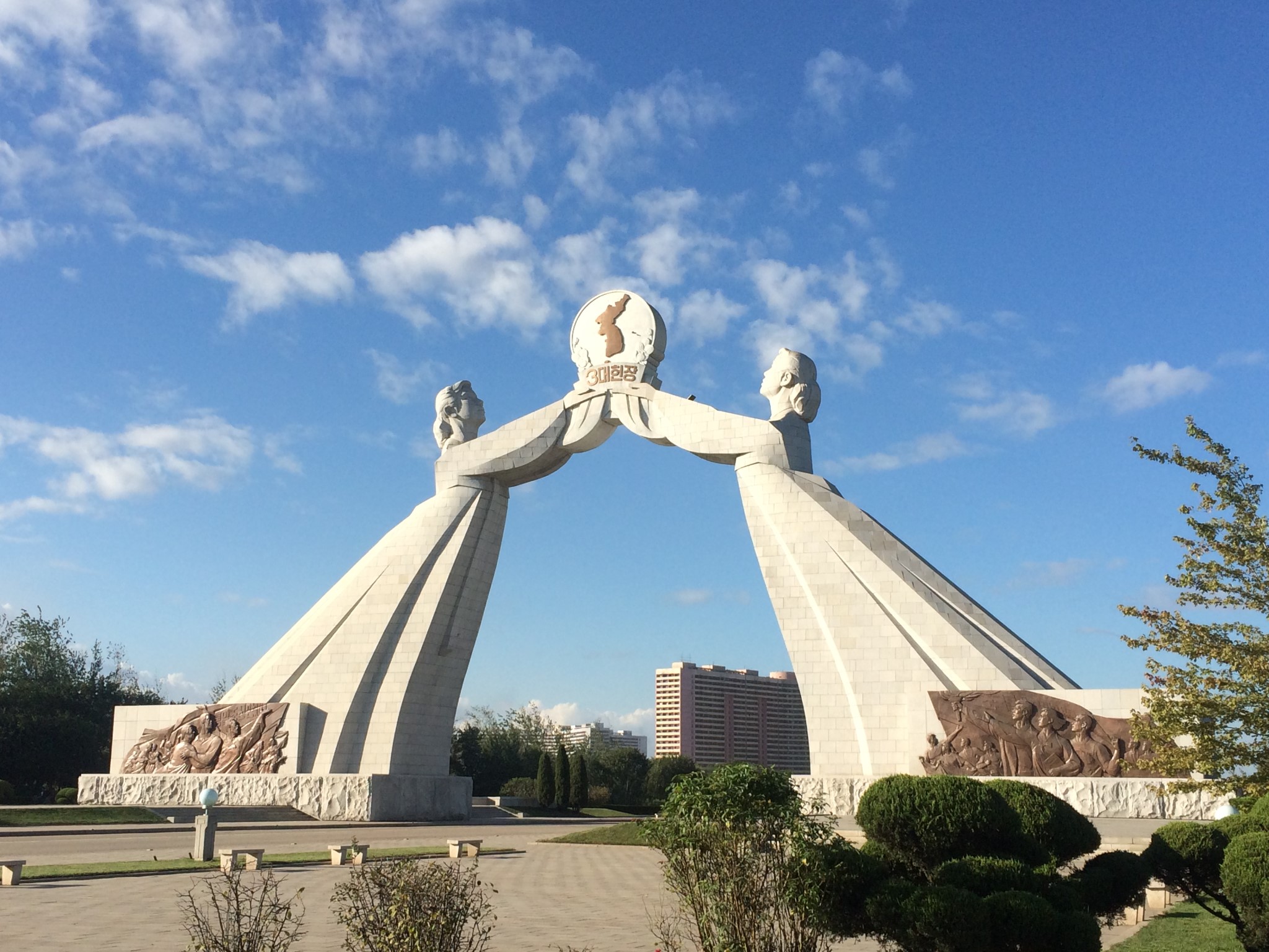 开城是朝鲜的第二城市,是朝鲜的古都,也是朝鲜的经济特区.