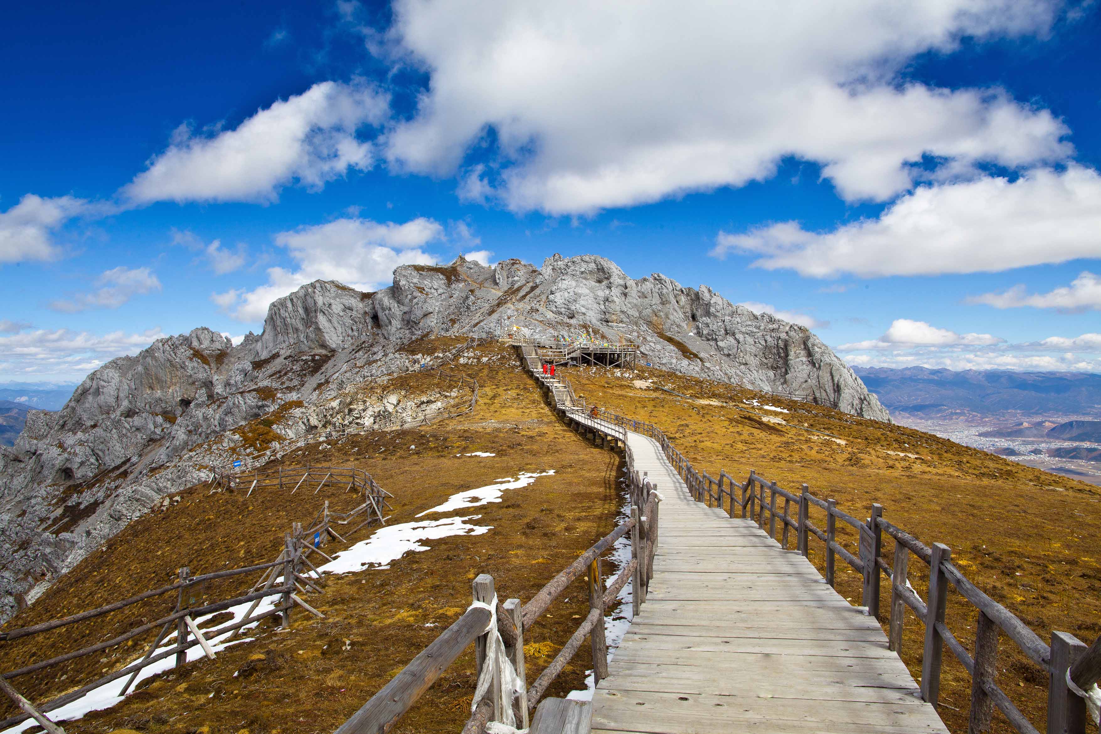《光与影》石卡雪山 春看绿草夏看花,秋观秋色冬观雪