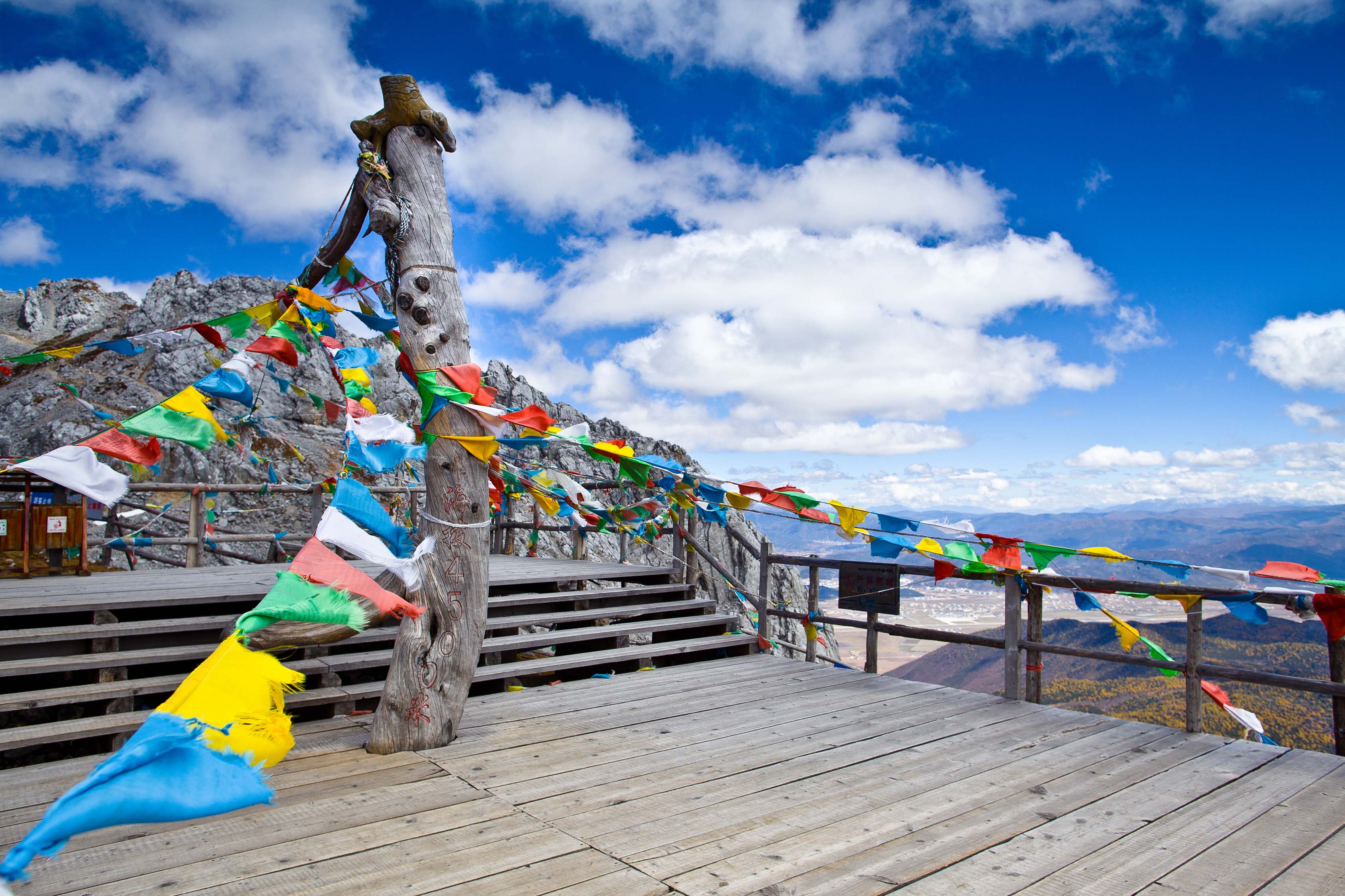 《光与影》石卡雪山 春看绿草夏看花,秋观秋色冬观雪