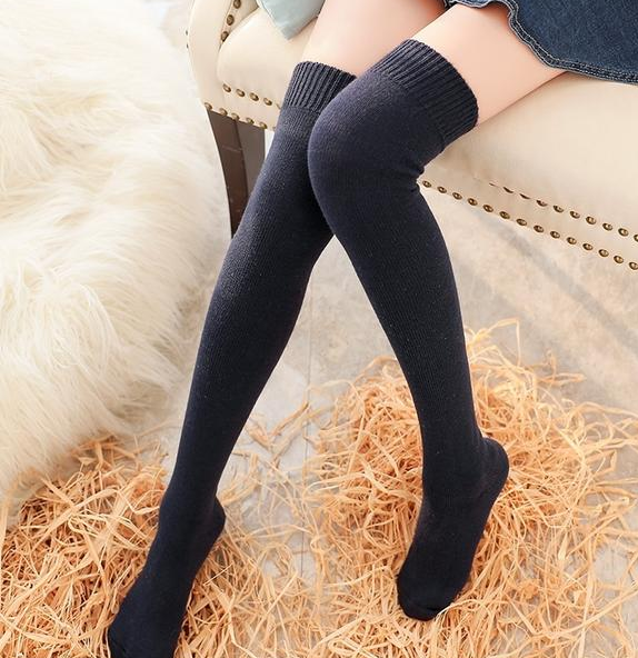 穿上日系过膝长筒袜才叫cosplay!配百褶小短裙,就要青春浪起来