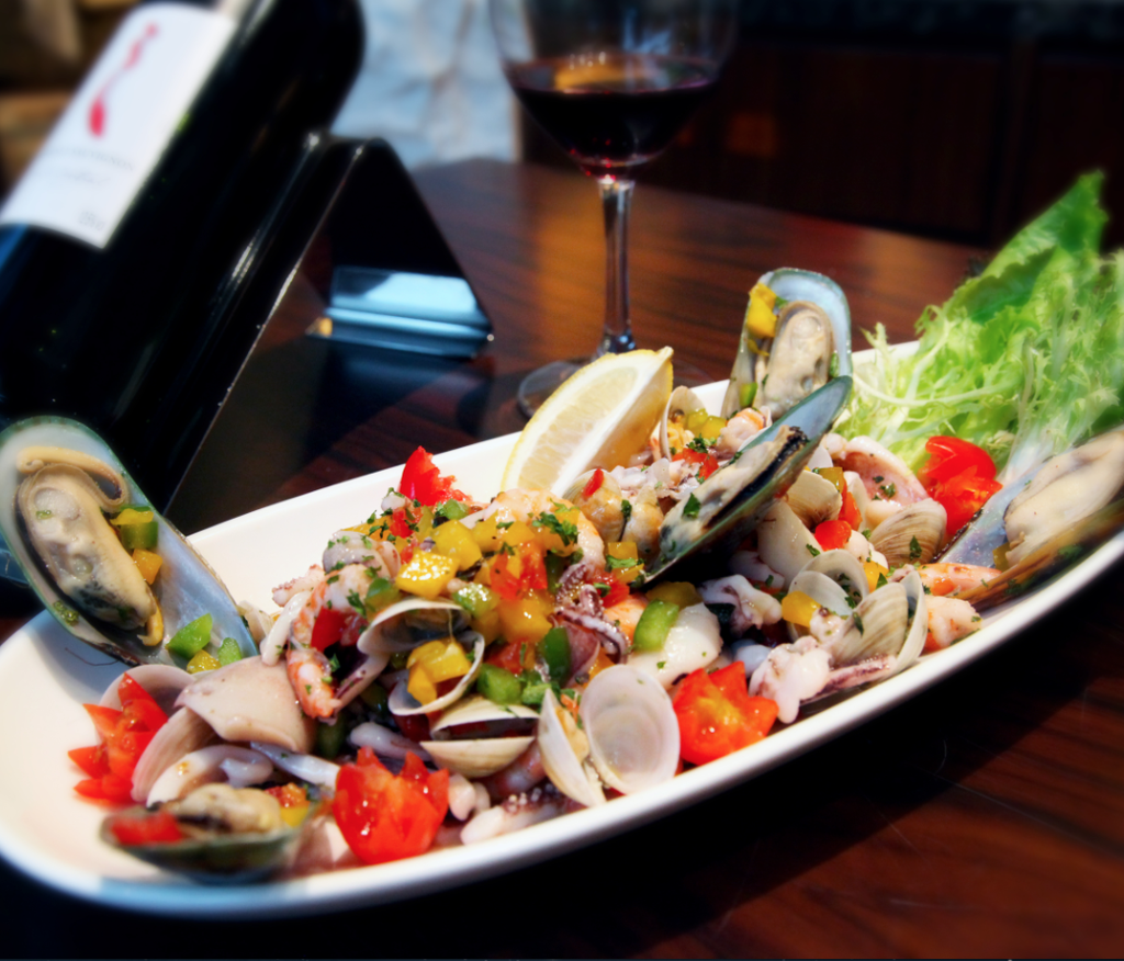 舌尖上的美食诱惑之泰式海鲜沙拉,味道还不错,酸辣口味很适合