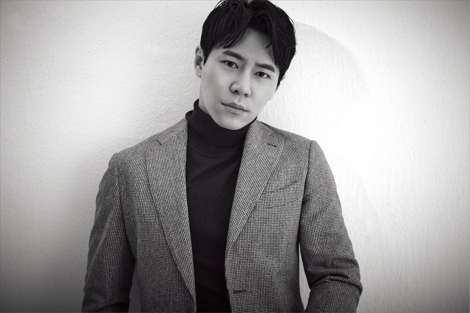 韩国演员李奎炯为某时尚杂志拍摄的最新画报26日公开,展现了与"小迷糊