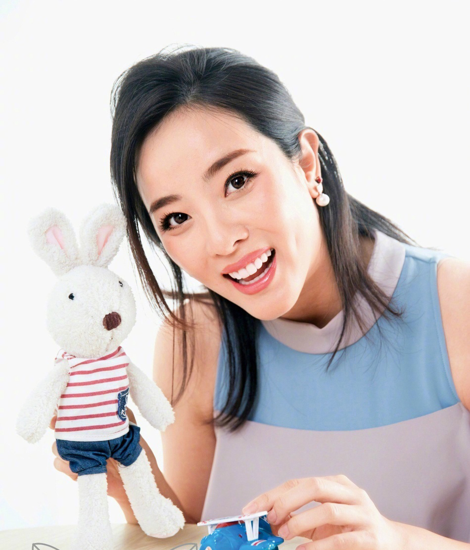 32岁李思思坦言4年生2胎真相,老公曾是是大学初恋理工男