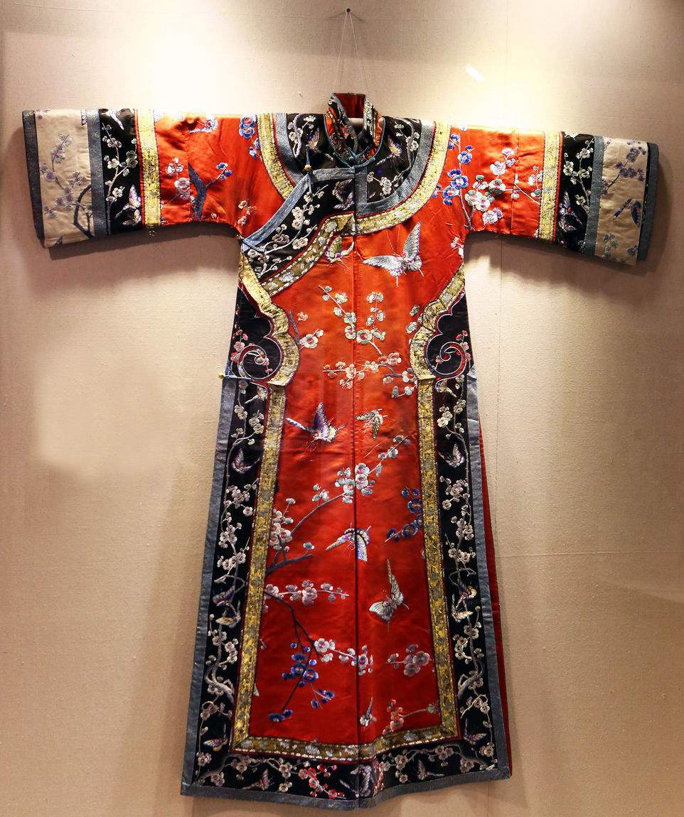 明清时期的富家女过得有多精致?从她们的这些服饰中就可以看出来