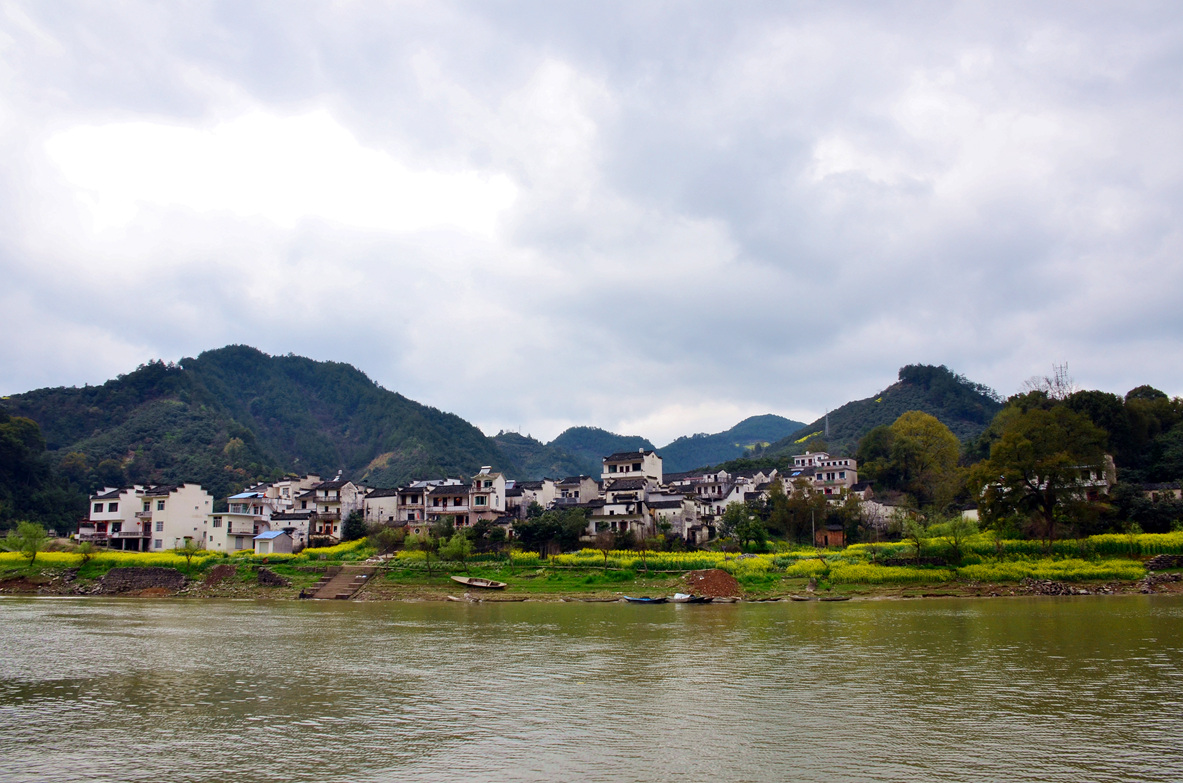 新安江山水畫廊位於國家級歷史文化名城歙縣,是黃山——徽州古城歙縣