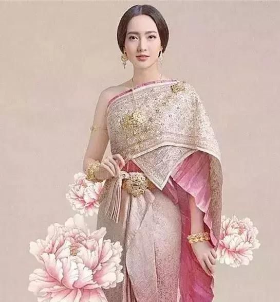 【老挝筒裙】 每个老挝女人一生中至少会拥有一条传统筒裙(sinh).