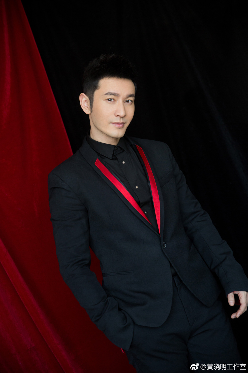 黄晓明西装照,第三张霸气,第一张冷俊,最后一张angelababy喜欢