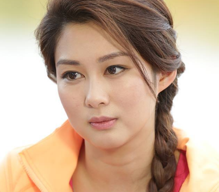 人妻香香公主岑丽香婚后童颜依旧,甚至更添人妻韵味!