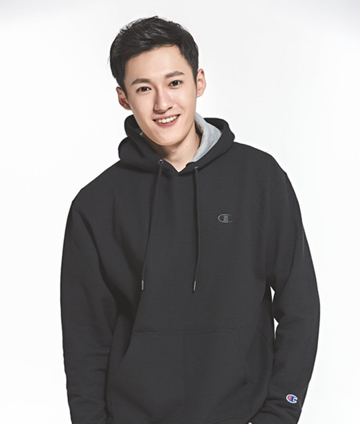 他是《小美好》里的李束,参演电影《兰陵王》,被称为"李太医"