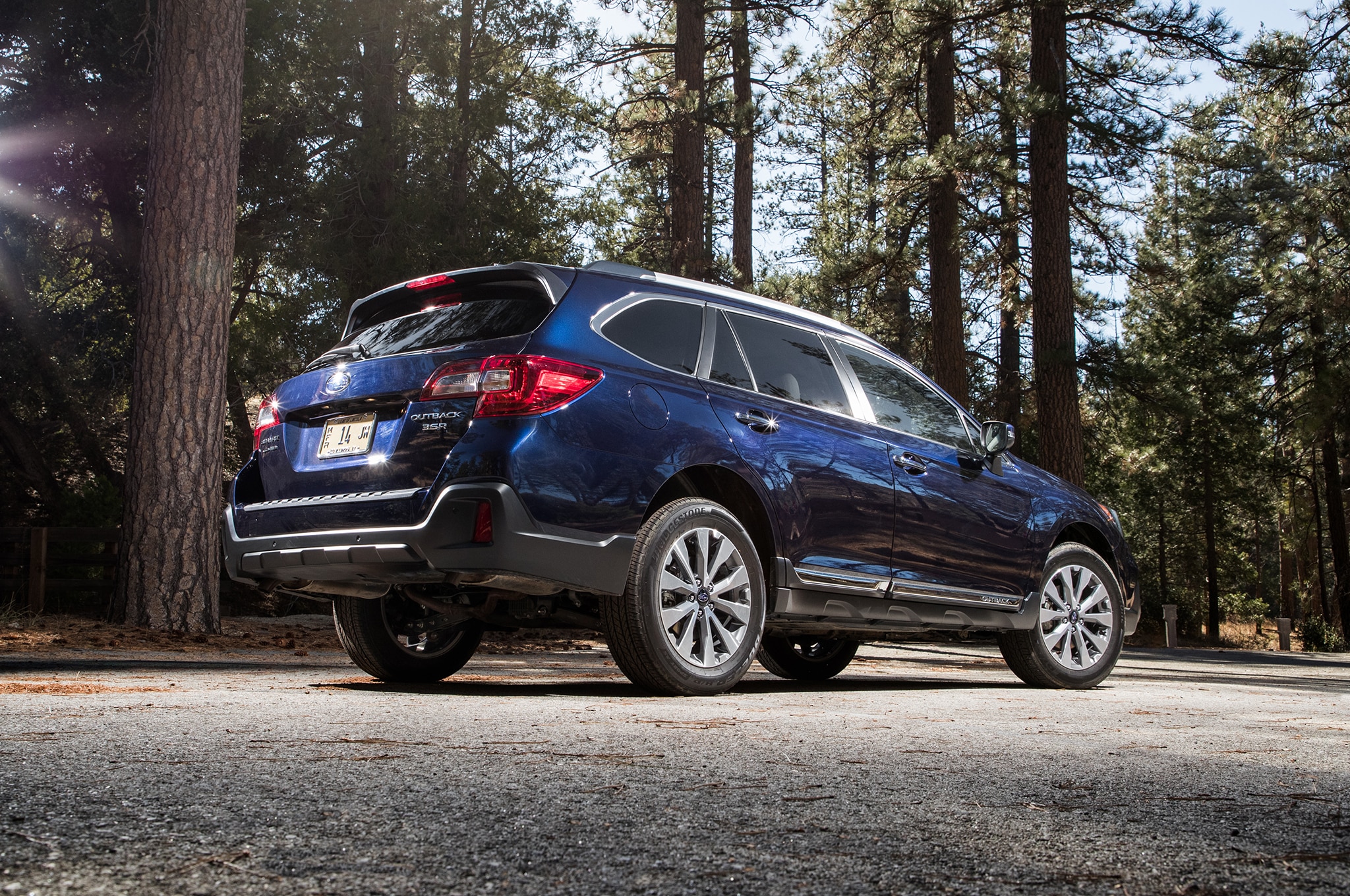 斯巴鲁傲虎首测,旅行车版完美身材,suv的强大性能