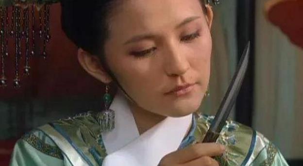 对甄嬛有恩的叶澜依为什么自尽春禧殿?